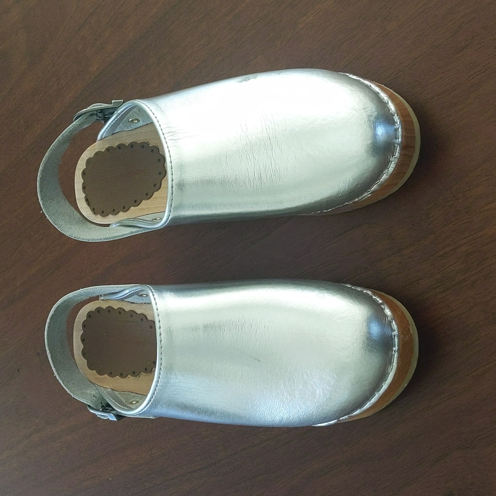 HA iridescent silver Swedish clogs for girls